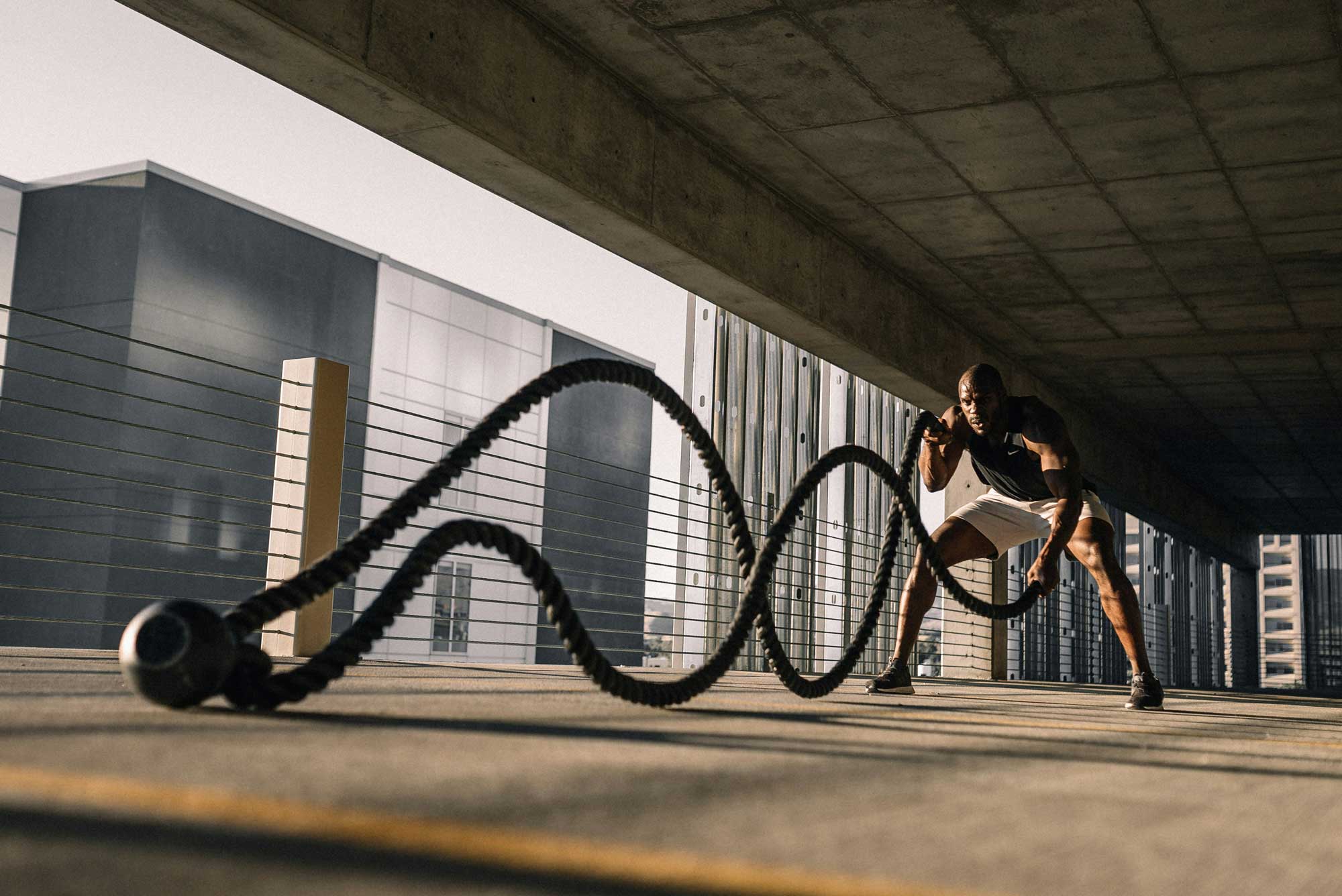 Man exercising with battle ropes
